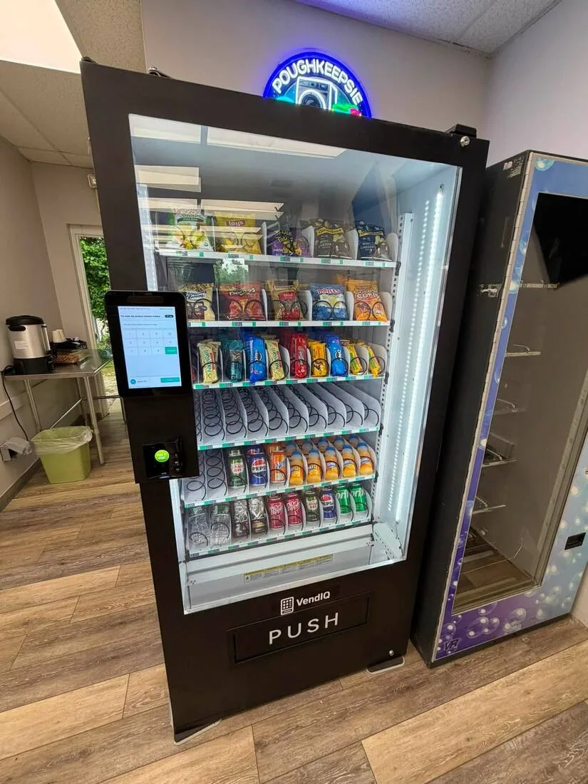 Snack and drink vending machine